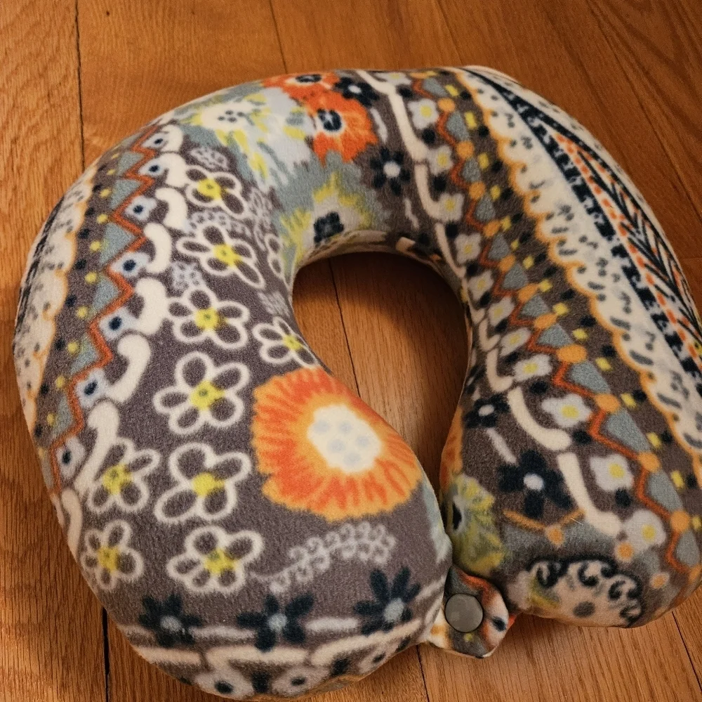 Vera Bradley Travel Neck Pillow NWT